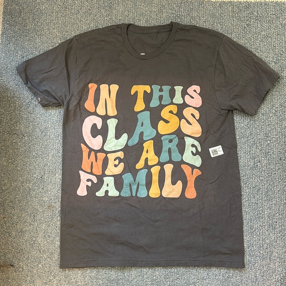 In This Class We Are Family Retro T-shirt Sz M